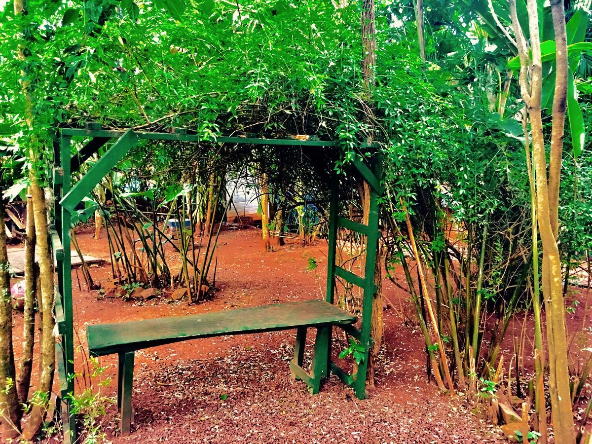 Garden Stone Hostel Puerto Iguazú Exterior foto