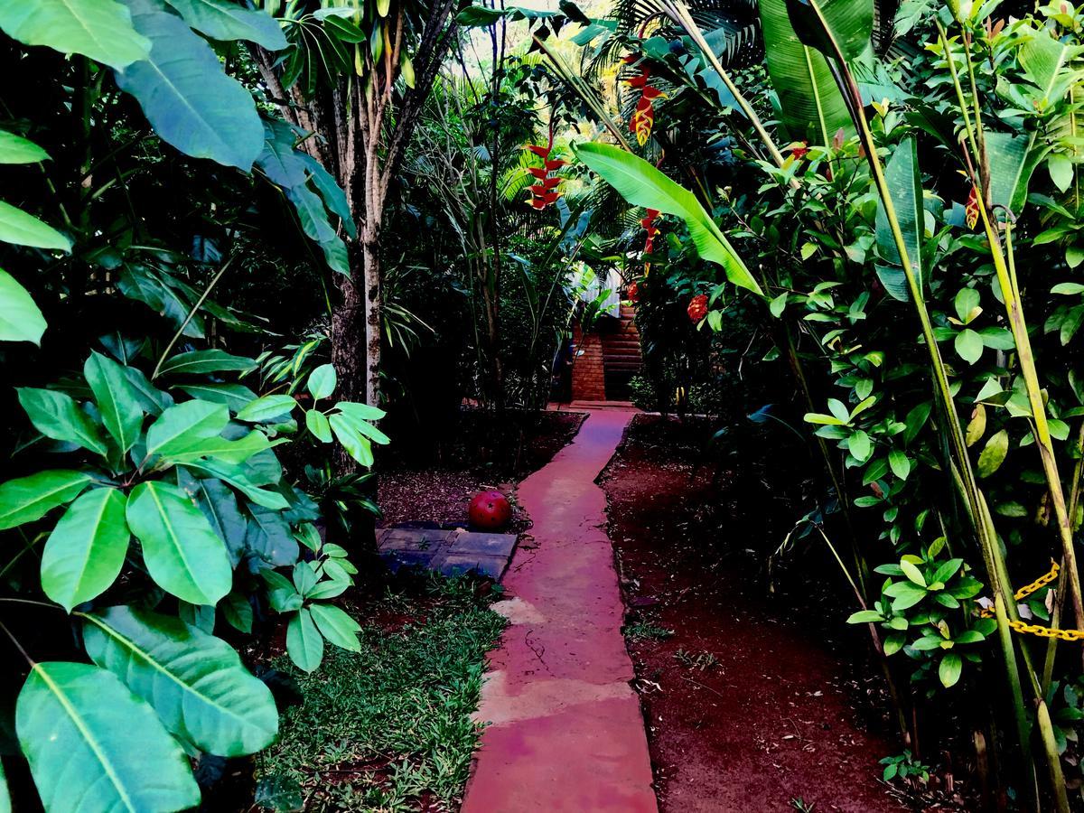 Garden Stone Hostel Puerto Iguazú Exterior foto